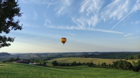 vol au dessus du lot montgolfiere